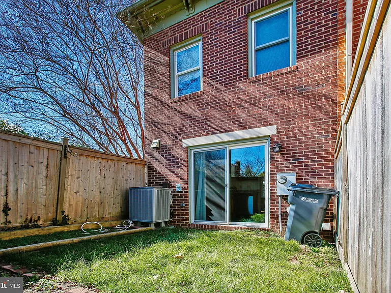 1525 Oronoco St — Photo 28