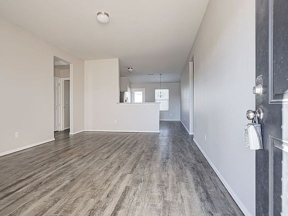 5th image of 805 Hallow Oak Ct