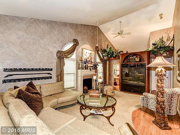 5th image of 10823 Luxberry Dr #22