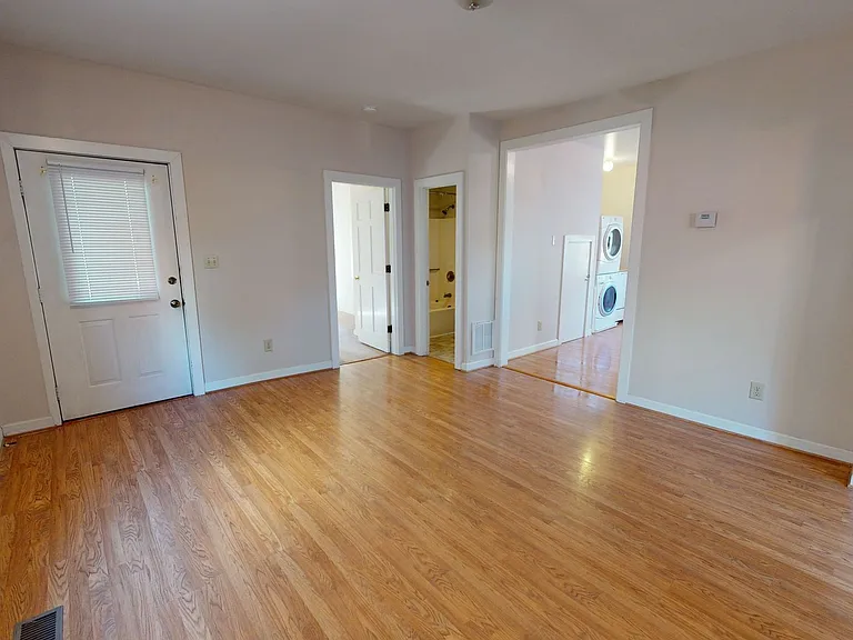1122 Market St E — Photo 6