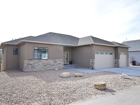 2nd image of 361 Aiguille Dr