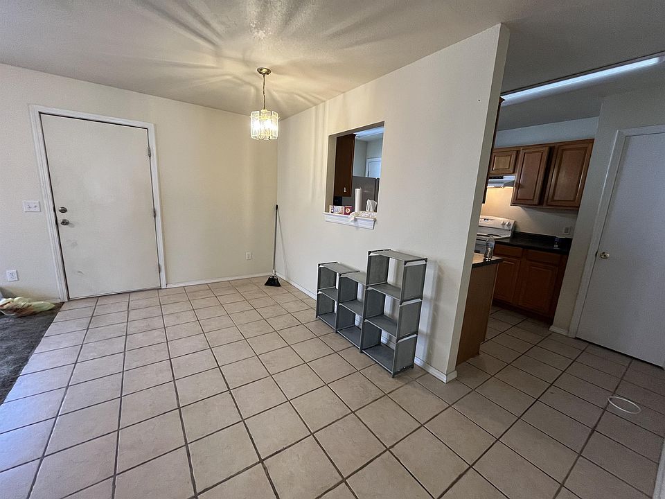 1st image of 409 S Hester St
