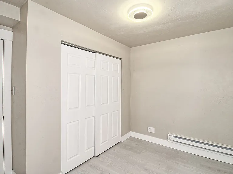 915 Grand Ave #BASEMENT — Photo 6