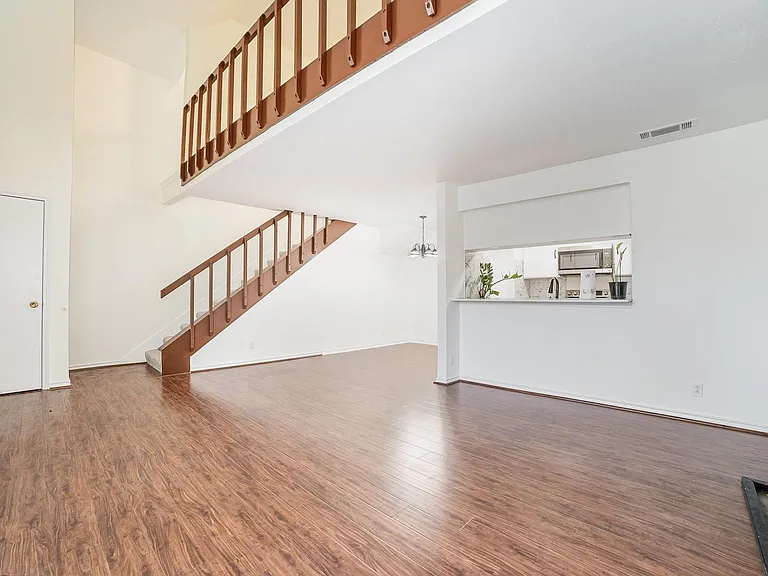 3131 Wycliff Ave — Photo 16