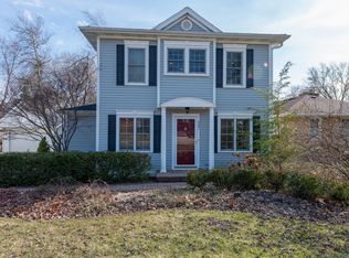 347 W Helen Rd, Palatine, IL 60067