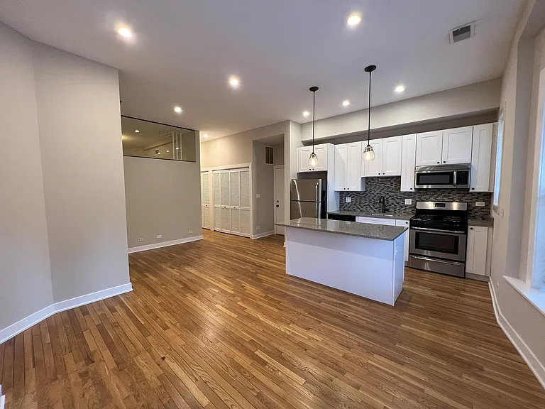 607 W Oakdale Ave #11-J — Photo 7