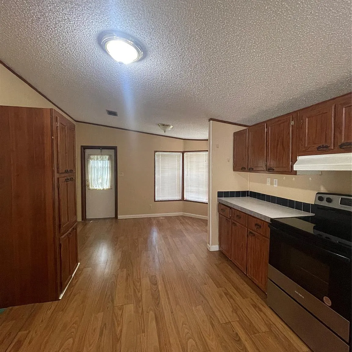 3 bed, 2.0 bath, 1536 sqft, $1,500 — Photo 4