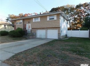 26 Sunburst Dr, Deer Park, NY 11729