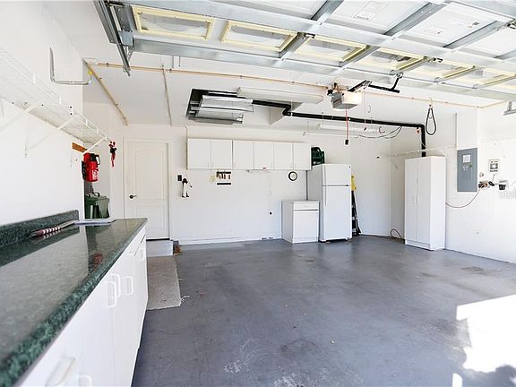 3rd image of 10747 Collar Dr