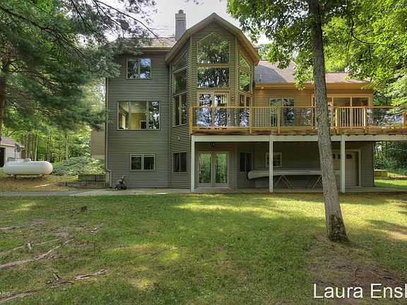 4th image of 27 Clear Lake Dr NE