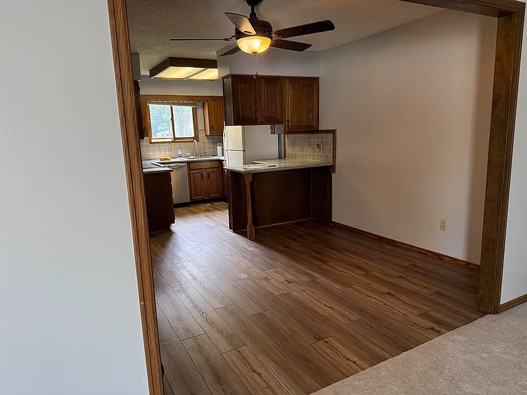 142 E Wood Ave — Photo 7