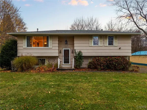 7545 Lake Ave, Williamson, NY 14589