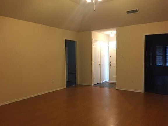 4th image of 512 Ne Park Meadow Lane