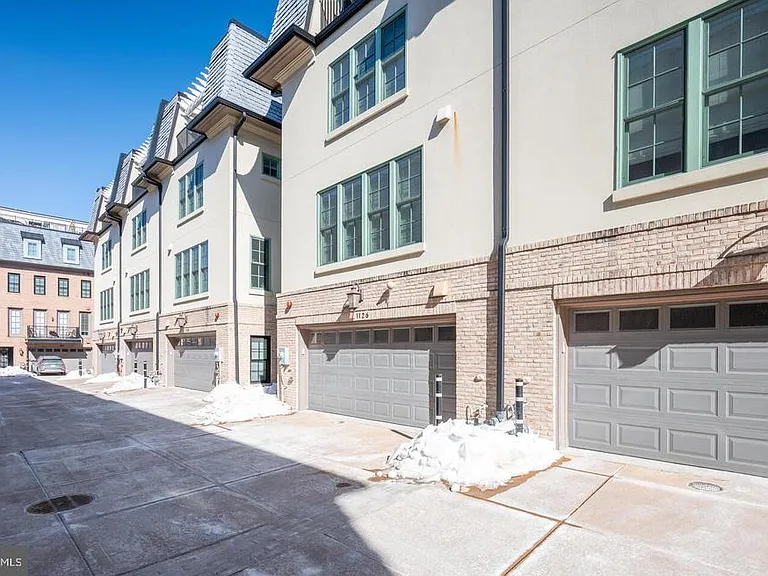 1126 N Stuart St — Photo 21