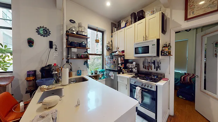 Rented by Bond New York | media 11