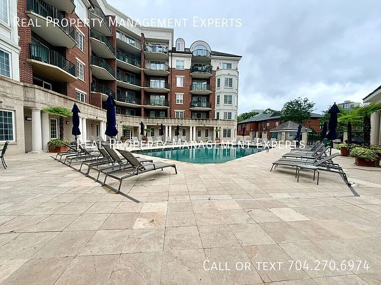 300 W 5th St #215 — Photo 18