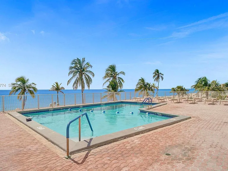 3111 N Ocean Dr #1110 — Photo 28