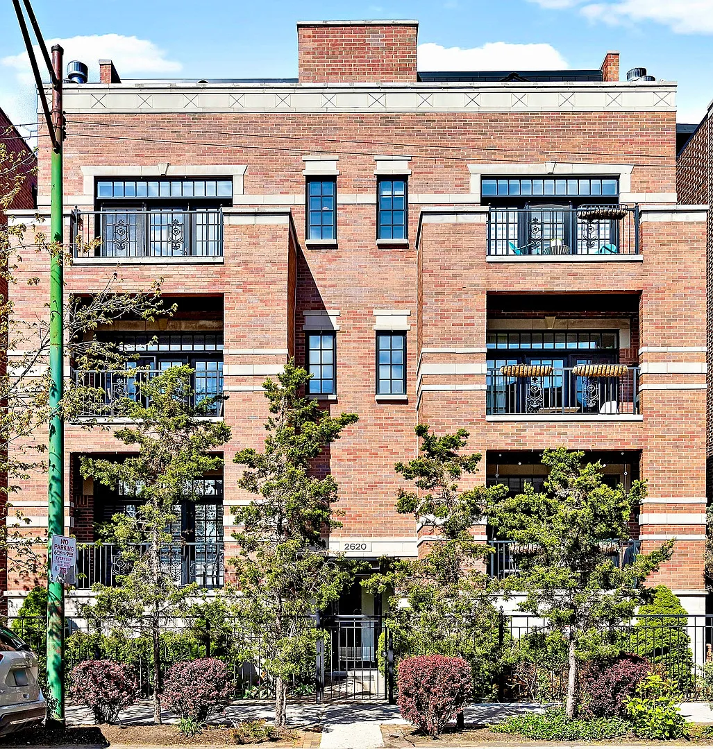 2620 N Racine Ave APT 3S photo 1