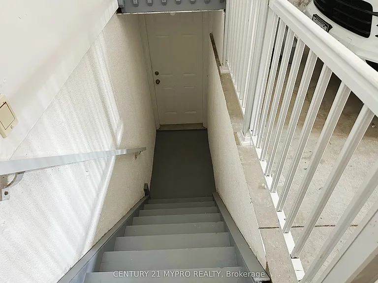 938 Red Deer Ave #BASEMENT — Photo 4