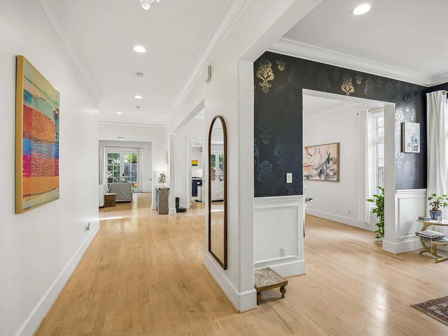 4 bed, 4.5 bath, 4289 sqft, $11,000 — Photo 4