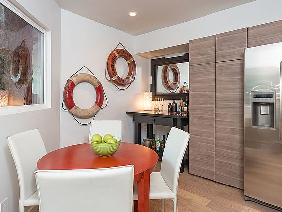 4th image of 2116 Oak Glen Pl