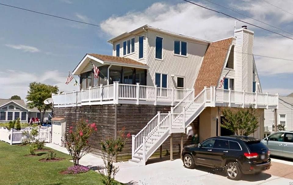 1st image of 413 Bristol Dr