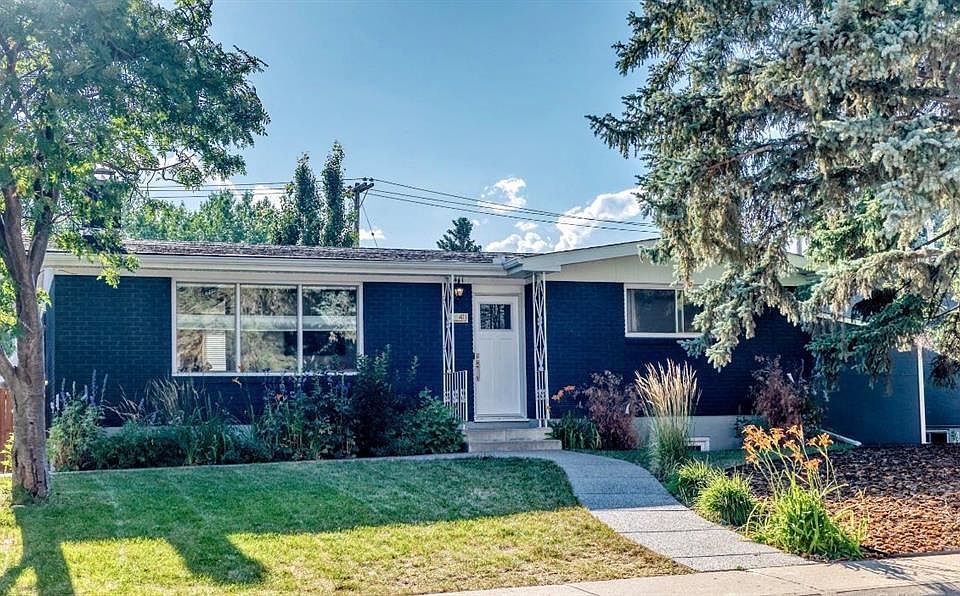1st image of 411 E Woodland Cres SE