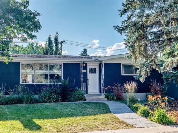 411 E Woodland Cres SE, Calgary, AB T2J 1J7