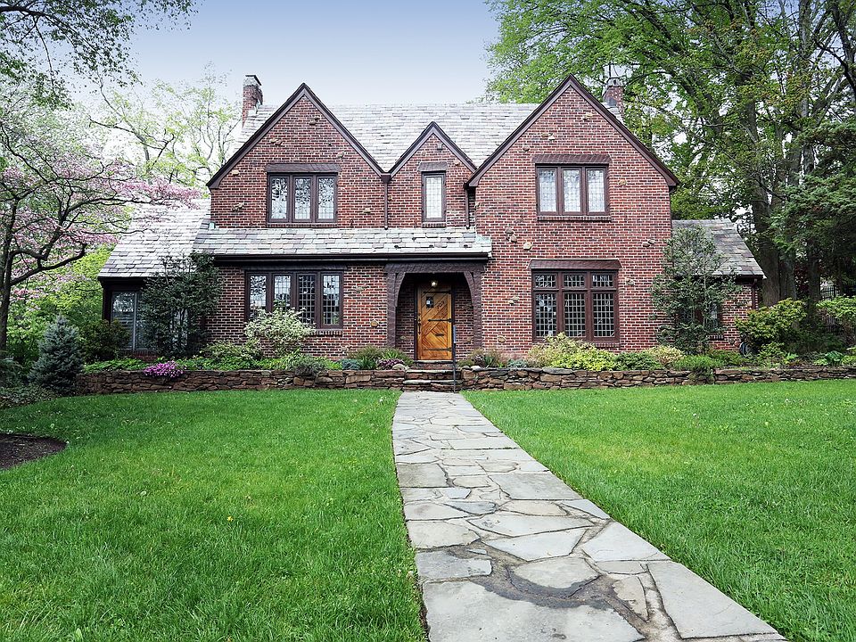 1st image of 109 Irving Ave