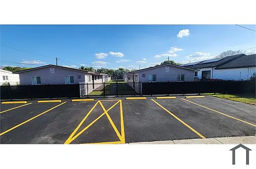 877 NW 10th St Photo 1