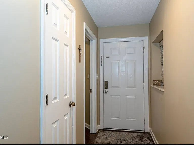 304 Olympia Dr #304 — Photo 5