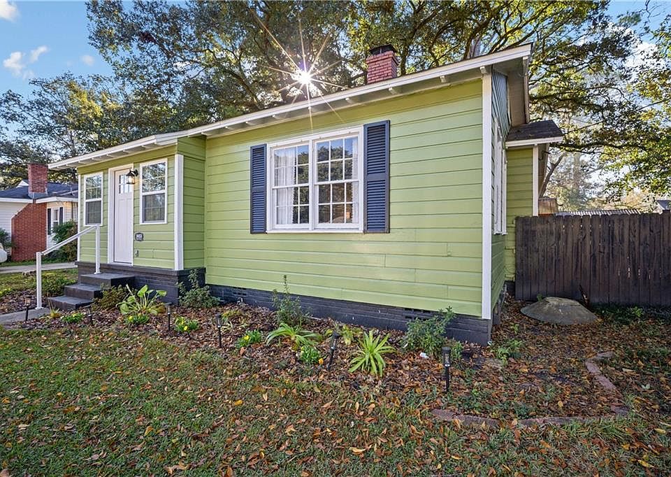 1st image of 3053 Calais St