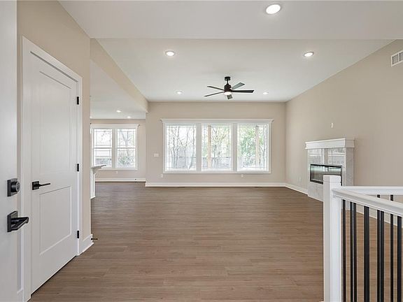 4th image of 3401 N 129th St