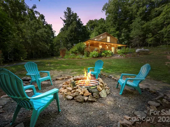 210 Robinhood Way S, Bakersville, NC 28705