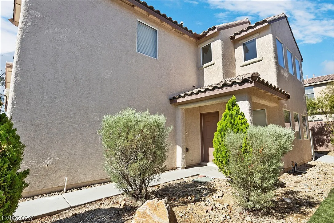 3 bed, 2.5 bath, 1648 sqft, $1,795 — Photo 2