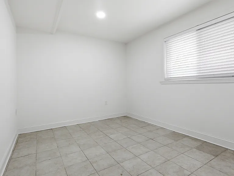 525 Oakwood St SE — Photo 10