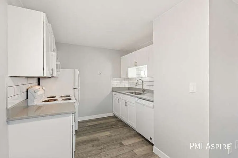 1 Month Free! Super Spacious Updated 1 Bed, 1 Bath 2nd Floor Apartment Home In Lakewood Near Hwy 6! — Photo 4
