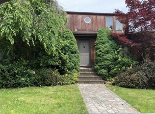 29-31 Harding St, West Warwick, RI 02893