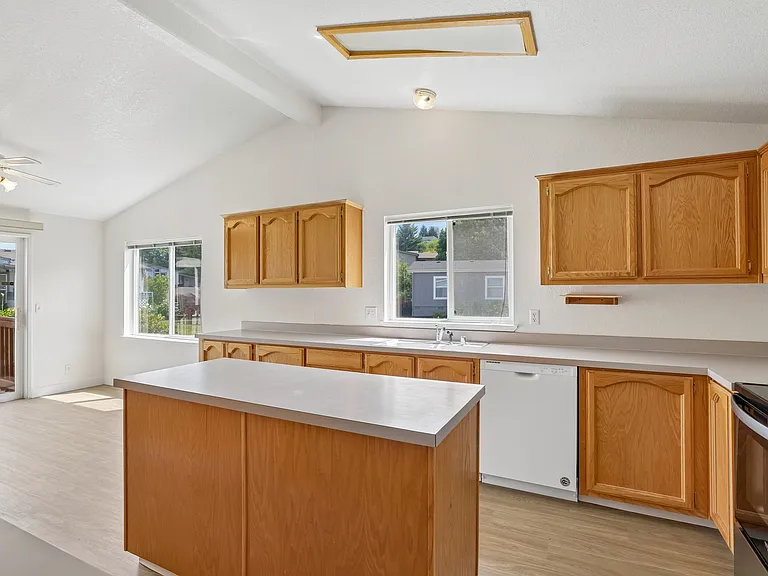 16430 SE Powell Blvd — Photo 7