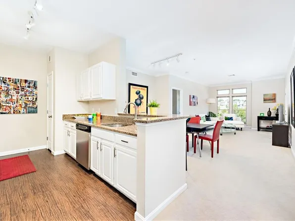 1000 Providence Pl APT 270, Providence, RI 02903
