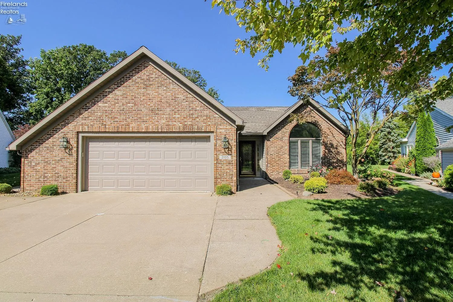 2105 Westwind Dr photo 1