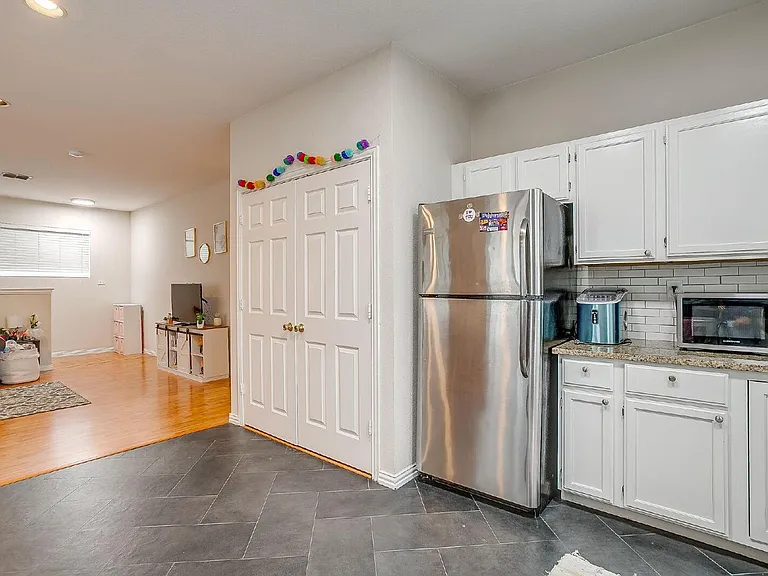 2700 McCart Ave — Photo 5