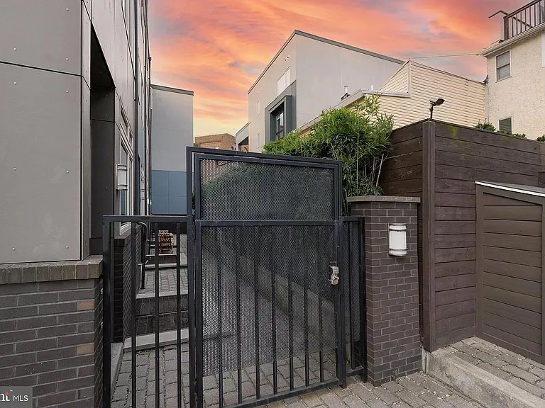 1116 N Hope St — Photo 4