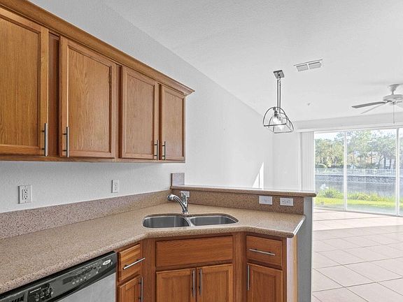 3rd image of 1002 Pipers Cay Dr