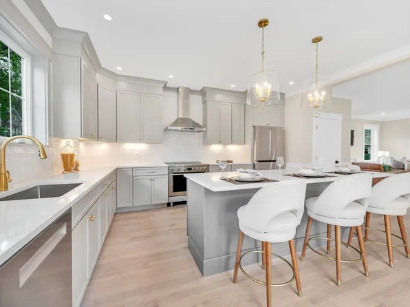 152 Renfrew St, Arlington, MA 02476