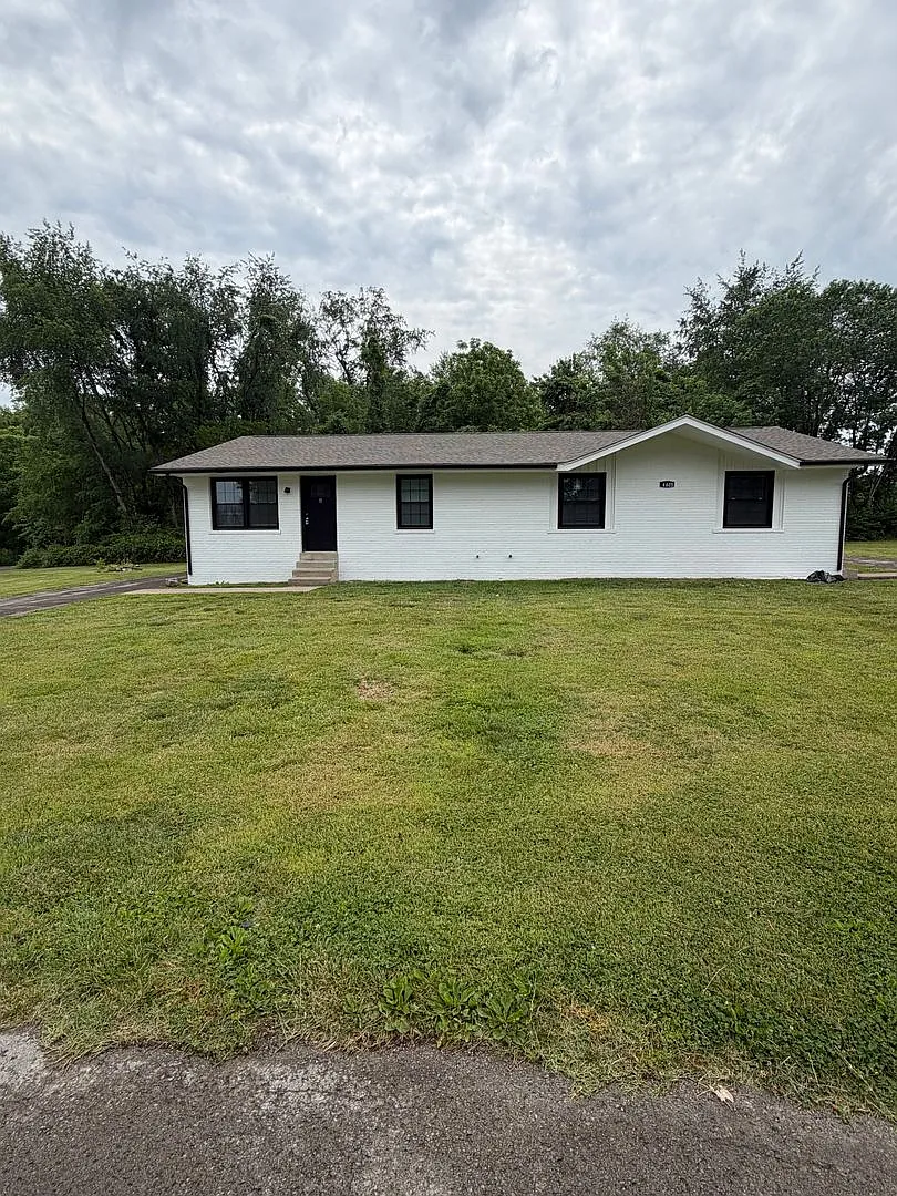 4405 Diddle Dr. — Photo 2