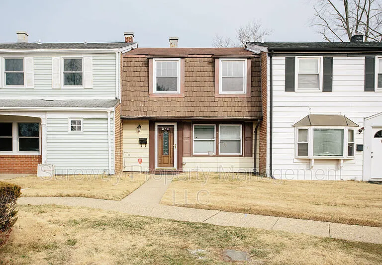 16 Radnor Ct — Photo 1