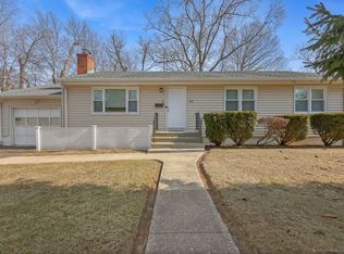 320 Macon Dr, Bridgeport, CT 06606