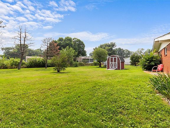 5th image of 622 Valley Dr