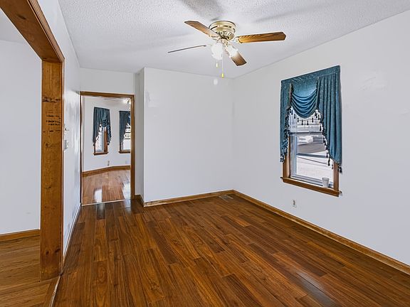 4th image of 112 Quebec St